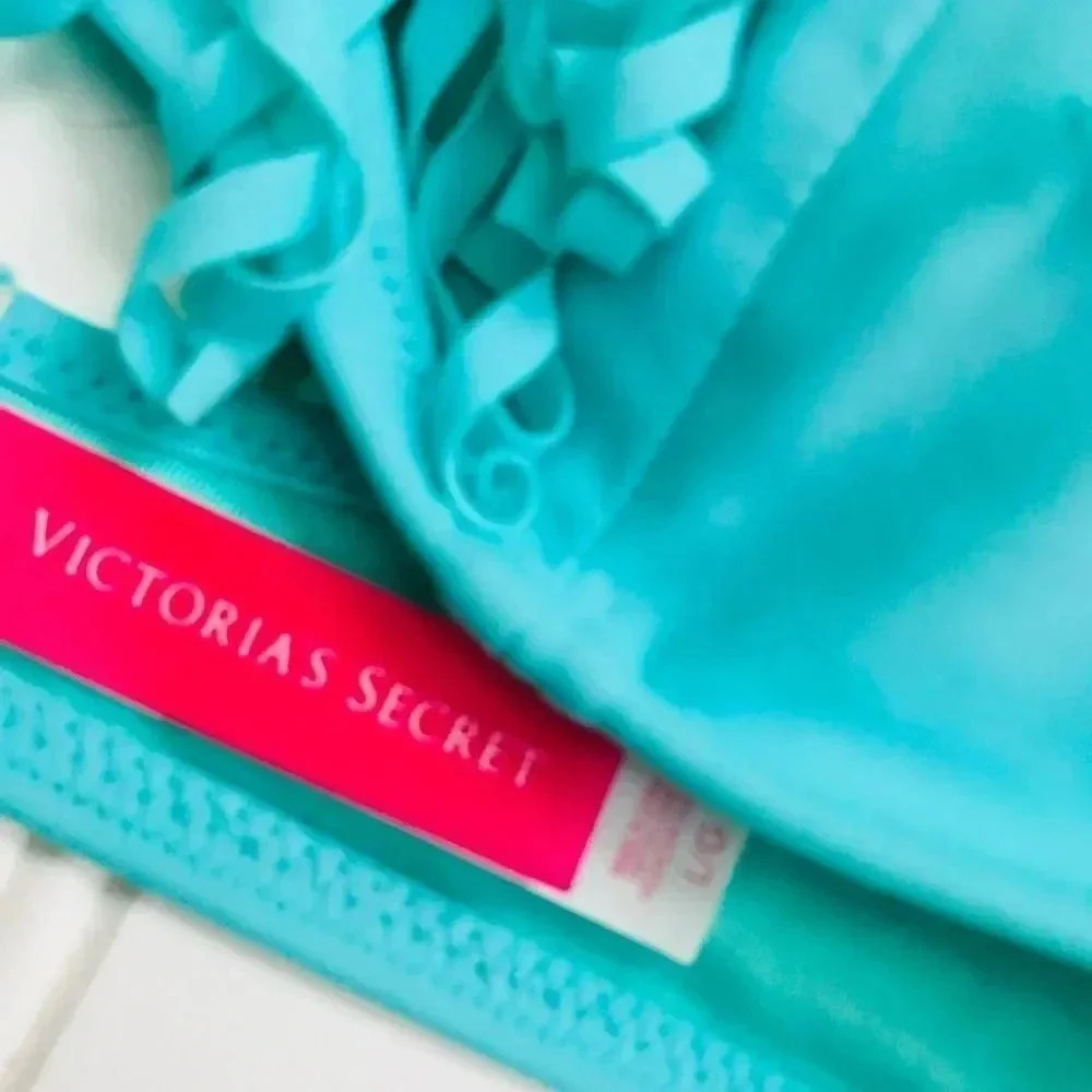 NWOT Victoria’s Secret bikini top - Picture 3 of 4
